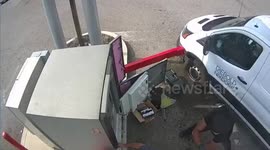 USA: Armed Robbers Attack Security Guard During First Horizon Bank ATM Repair