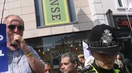 UK: Local zionists from Sussex Friends of Israel disrupted people in Brighton today as they remembered the 16,000 Palestinian children killed in Gaza