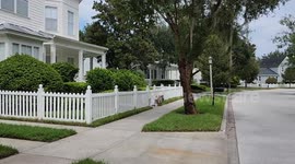 United States: Fans left flowers and messages at the home of presenter and communicator Silvio Santos