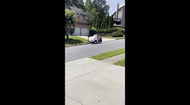 Robot delivers food to customer in Woodstock, Georgia, USA