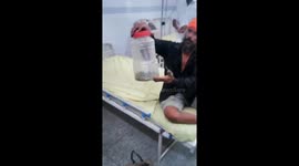 Patient arrives at hospital carrying same cobra that bit him
