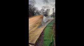 Excited skier borrows a ski from sister and ends up with a hilarious fall