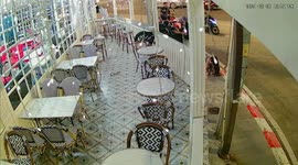 Chinese couple crash rentedmotorcycle into cafe in Thailand