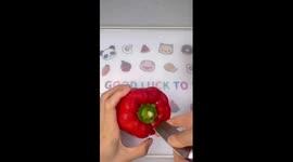 Commuter fits her entire lunch into hollowed-out bell pepper