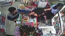 Man bottles cashier to rob shop