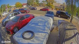 Mustang hits and runs on black jeep in Glendale, California