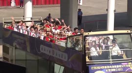 Chinese mainland Olympians share love, skills of sports with Hong Kong youth, disciplined services