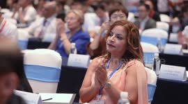 Int'l journalists explore development of China's Chongqing