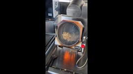 Innovative auto-cooking machine unveiled in China