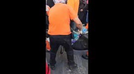 Incidents between police and protesters in front of the Argentine Congress in the march against the veto of the retirement law