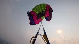 Skydiver Cuts Away Tangled Parachute