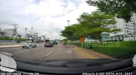 Kind driver moves metal sheet that had fallen into road
