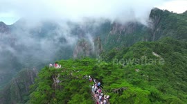 Overseas travel merchants impressed by China's Huangshan Mountain