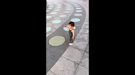 Toddler crawls away from toy tank firing sounds in Henan, China