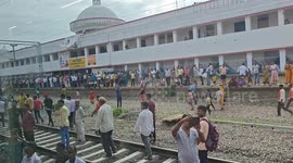 Give me a food paket please 