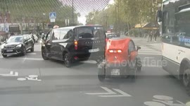 Near accident in Paris. Micro car Renault Twizy Vs RATP public bus. Priority violation. 18 sept 2024  After being cut off by a taxi, the Twizy veered to the right and almost got hit by a Parisian bus.
