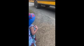 Child accidentally caught in school bus door in Northeastern Ontario