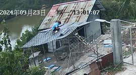 Hilarious moment man falls through roof straight into dog's cage in China