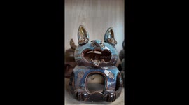 Traditional cat-shaped roof figurines turn into everyday ornaments