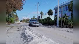 US: Volunteers Deploy to Hurricane-Battered Anna Maria Island for Round-the-Clock Relief