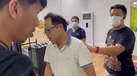 Chinese 'Del Boy' arrested for 'selling fake bed sheets'