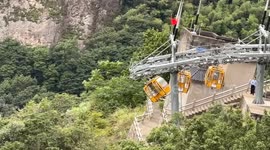 Tourist injured after falling from malfunctioning cable car in eastern China