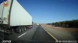Russia: Giant truck tries to avoid hitting cars but completely demolishes road lamp and hits pedestrian