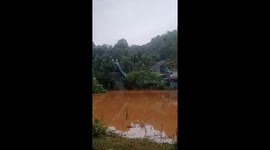 The landslide caused the bridge to collapse and swept many vehicles into the river