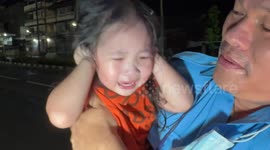 Kind bus driver helps girl, 3, lost on road