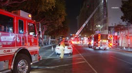 US, Los Angeles: Downtown Los Angeles Fire at Cecil Hotel Prompts Evacuation