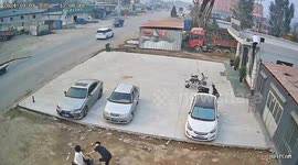 Terrifying moment man clings to rooftop after ladder slips during installation but manages to save himself with incredible strength