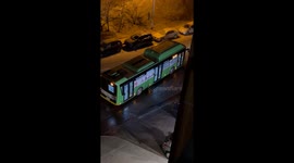 Person helps skidding bus in freezing Tbilisi