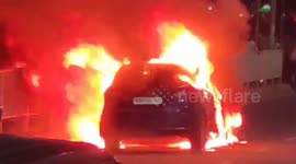 Smoke started coming out from the moving vehicle, fire started immediately after stopping the vehicle and getting out, all the passengers narrowly escaped in Bhuneshwar, Orisha