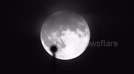 Hunter's Supermoon - biggest of the year -  rising in the UK.