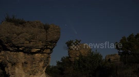 Time-Lapse de la spectaculaire comète du siècle Tsuchinshan-ATLAS C/2023 A3 aux 