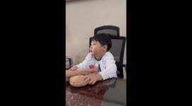 Chinese boy plays doctor in adorable role-play