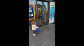 This toddler loves her cat so much, she goes on shopping trip to get its food