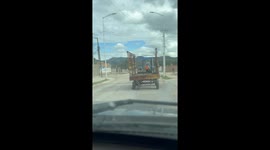 Dilapidated tire fails to stop truck in San Felipe Guanajuato