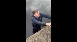 Funny moment – man struggles to get to the surface after rescuing a dog