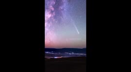 Enjoy stunning scene when comet meets Milky Way