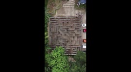 Tourist get lost in giant maze