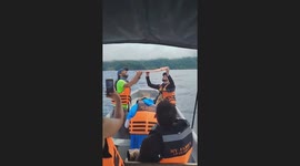 Drone landing improvisation sparks laughter on boat in Nuquí