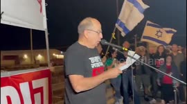 Israel: Moshe Ya'alon speaks at the protest against Benjamin Netanyahu