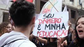 Protesters in São Paulo Against Privatization of Schools