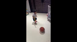 Twins showcase differing ball skills in China