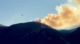 US: Intense Conditions Spark Elk Fire Flare-Up as Helicopter Tanker Delivers Critical Water Drops