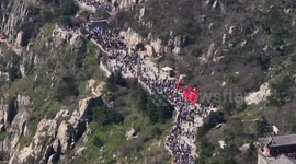 China: Robot dog tested for garbage transport in Chinese scenic area