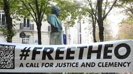 Protest in Paris for the liberation of a french artist imprisoned in Azerbaijan. (1 nov 2024)A court in Baku sentenced urban art artist Théo Clerc, 38, to three years in prison on Tuesday, September 10, for graffiti made on March 30 in the metro of the