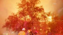 US, Los Angeles: Lancaster House Fully Engulfed in Flames