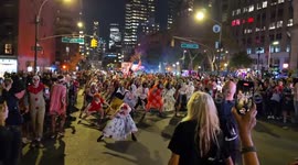 US: Hundreds of People Take to the Streets to Thriller Music on Halloween in New York